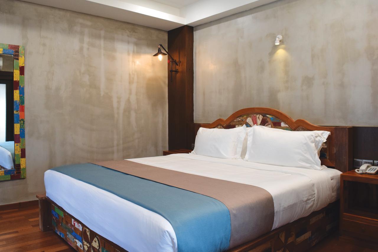 Treasures Hotel And Suites Malacca Exterior photo